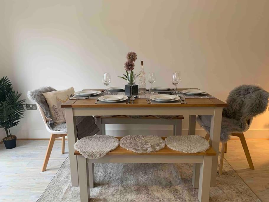 Вілла Stylish & Spacious 3 Bed House With 2 Free Car Parking Spaces Appledram Екстер'єр фото